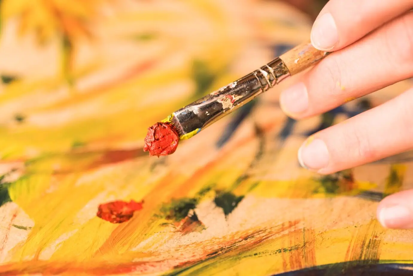 Bitte sende die genaue Beschreibung von „Stained brush painting“, die ich auf Deutsch umformulieren soll.